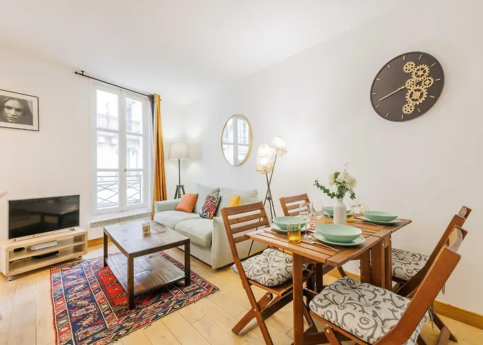 Charming Apartment Near Champ De Mars - Mobility Lease
